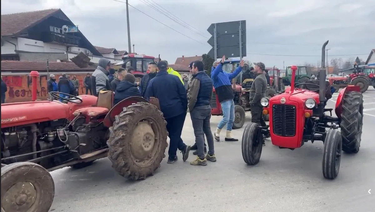 Poljoprivrednici iz Mrčajevaca radikalizuju protest: Najavljuju totalnu blokadu ukoliko država ne ispuni njihove zahteve