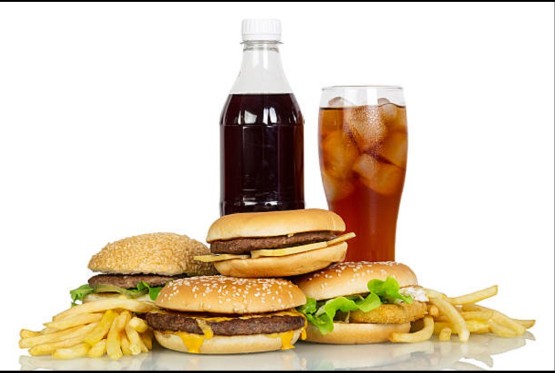 Naučnici: Ultraprerađenu hranu treba regulisati kao i cigarete