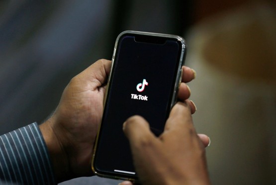 TikTok pod lupom: Evropa ih ganja zbog "izazivanja zavisnosti"