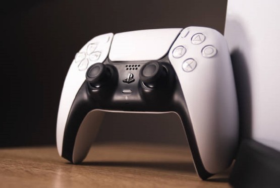 Kraj žice i kašnjenja: novi pristup PS5 kontrolerima
