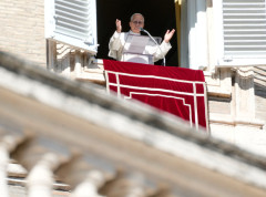 Papa pozvao svetske lidere da Olimpijske igre u Italiji iskoriste za mir i dijalog