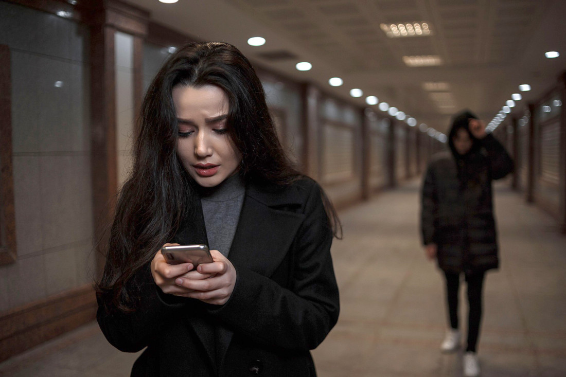 Zbog jezive navike žena sumnja da je komšija prati