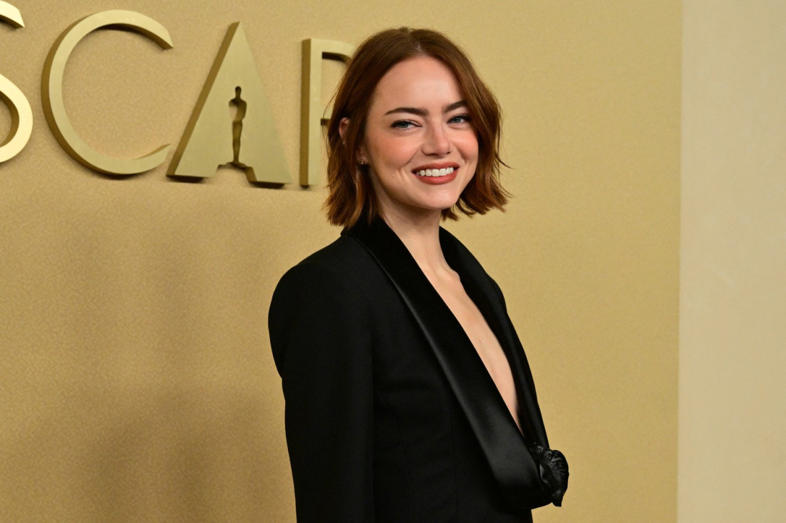 Ema Stoun se pojavila u provokativnom crnom izdanju