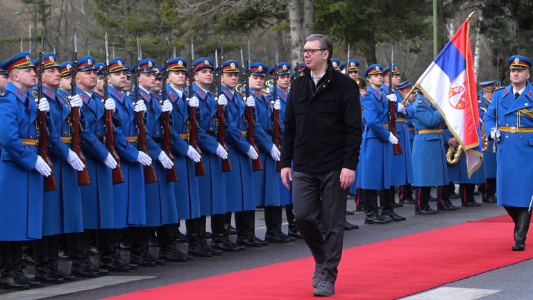 FAZ: Trampova nepredvidiva politika razbila Vučiću iluziju moći – Svet