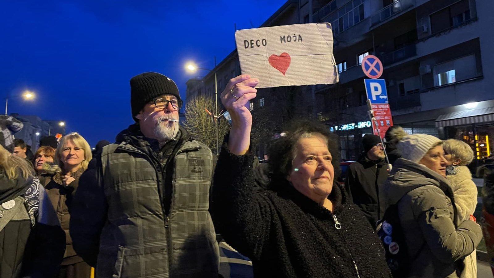 Zborovi Novog Sada pozvali na protest na Pozorišnom trgu zbog jučerašnjih incidenata – Društvo
