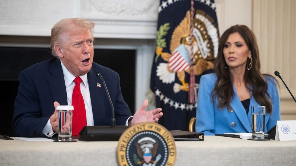 Tramp smenio Kristi Noem, ministarku unutrašnje bezbednosti zaduženu za sprovođenje imigracionih zakona