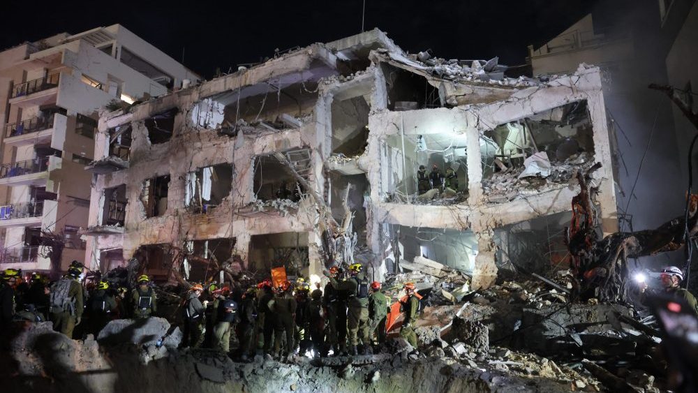 (FOTO, VIDEO) Napad SAD i Izraela na Iran: Ajatolah je mrtav, novi udari u „srcu Teherana“, oštećena ambasada Srbije – Svet