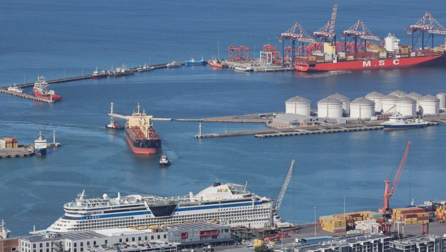 Iranski parlament priprema zakon o naplati prolaska kroz Ormuski moreuz – Svet