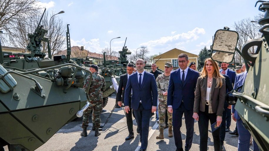 I Makedonci se naoružavaju: Danas stiglo prvih 17 oklopnih američkih vozila – Region