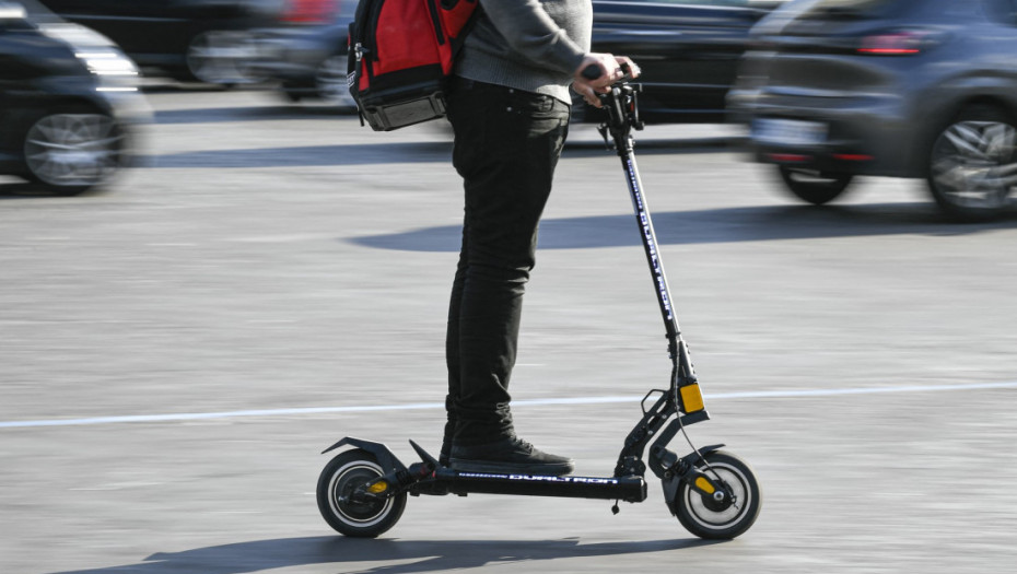 Veliki požar u skladištu električnih trotineta u Amsterdamu