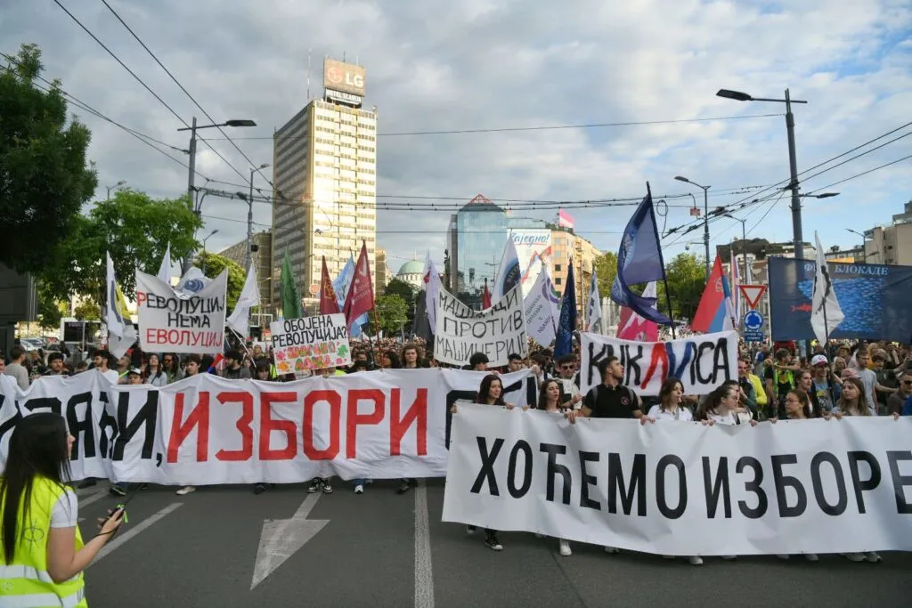 Samo visoka izlaznost vodi do pobede studenata i opozicije na izborima u nedelju: To potvrđuju i naprednjaci na terenu