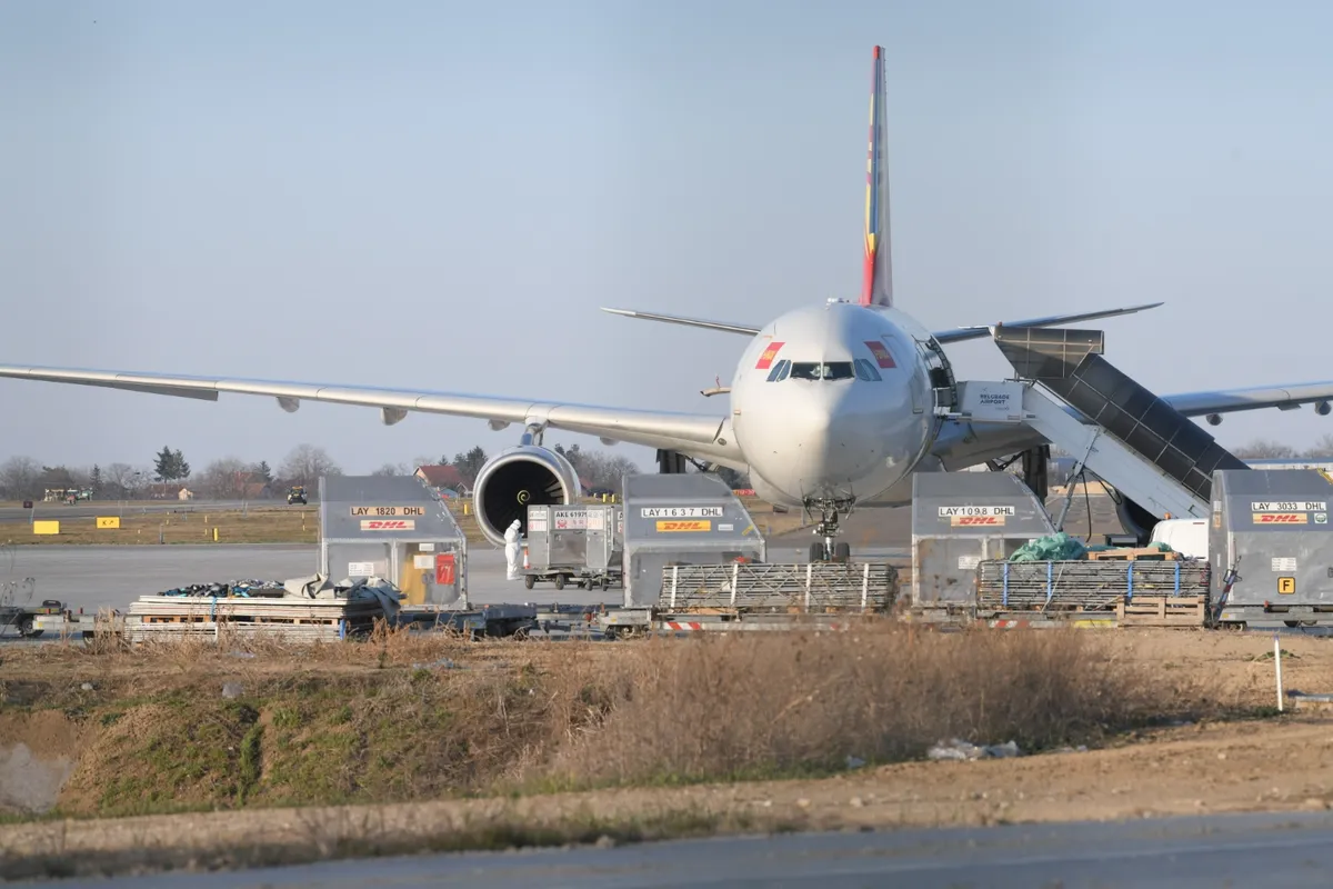 Privatna firma bliska Gašiću postala suvlasnik rezervoara na aerodromu koje su koristili robne rezerve i NIS