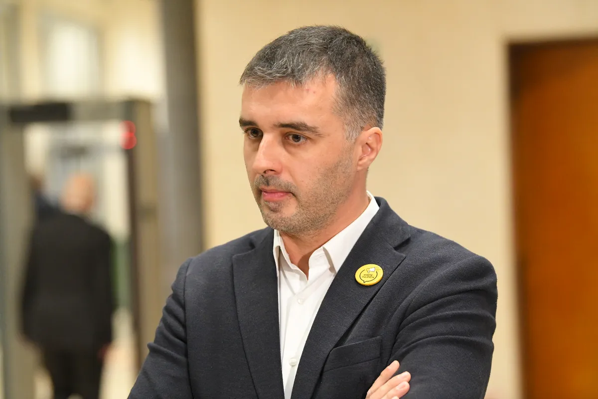 Savo Manojlović: Vučić čini sve da se o progonu Srba na Kosovu ne govori