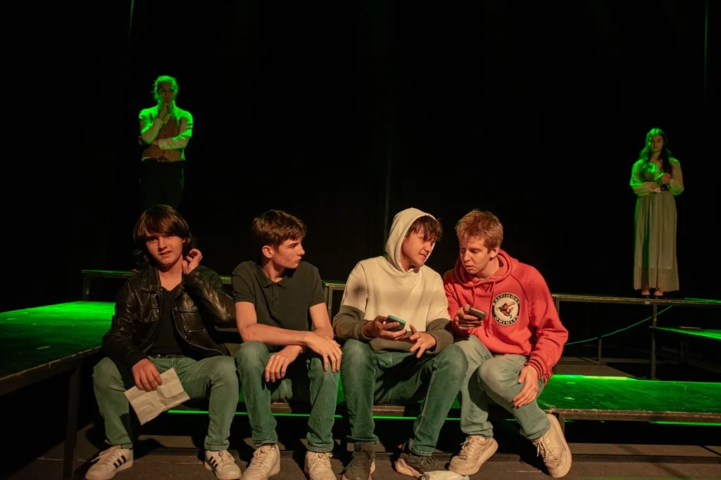 Od sitnih dobitaka do gubitka identiteta: "Kocka", predstava za mlade na sceni Doma omladine