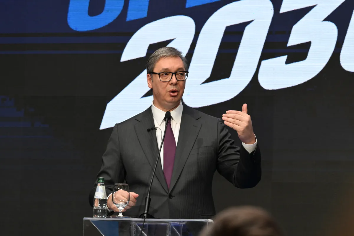 Vučić iz koristi glumi da želi u EU, a Brisel to zna