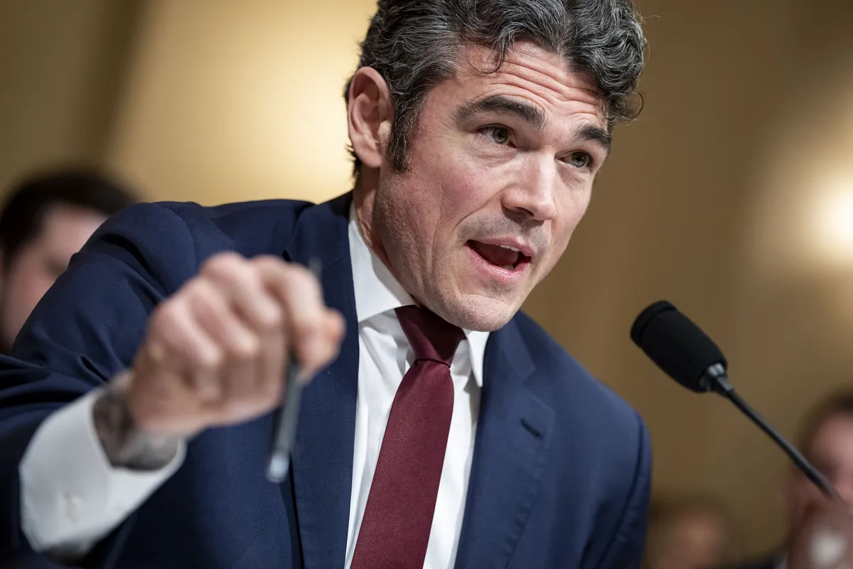 Ko je Džo Kent, čovek koji je podneo ostavku zbog rata na Bliskom istoku? Ženu je upoznao u Iraku, izgubio u Siriji, sad se otvoreno suprostavio Trampu zbog Irana