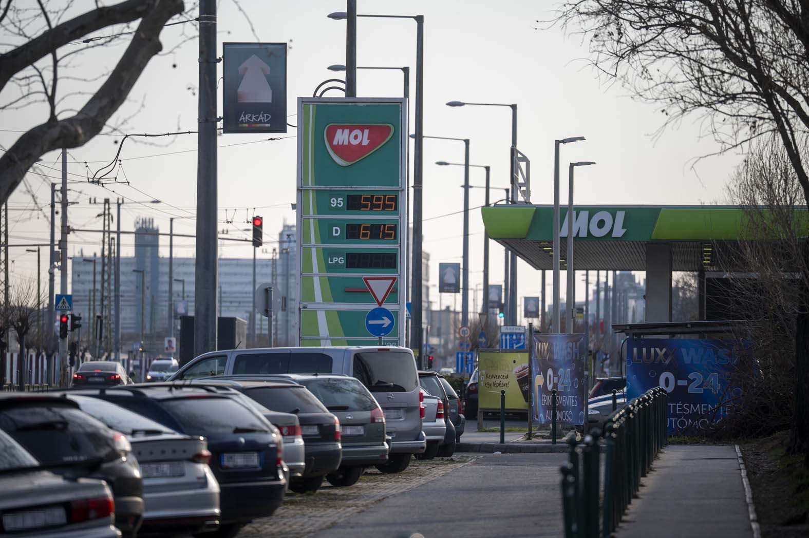 Ograničeno točenje goriva na pumpama u Sloveniji – Region