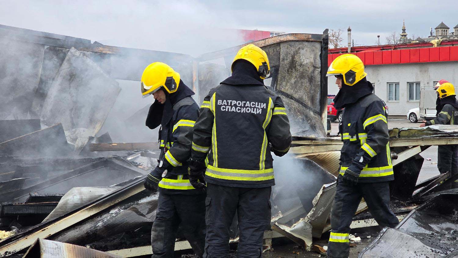 Mediji: Potpuno izgoreo objekat u Bloku 45 u Novom Beogradu