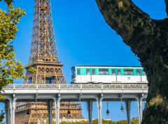 „Spremna sam“ – Ajfelova kula posebno osvetljena u čast povratka na scenu Selin Dion