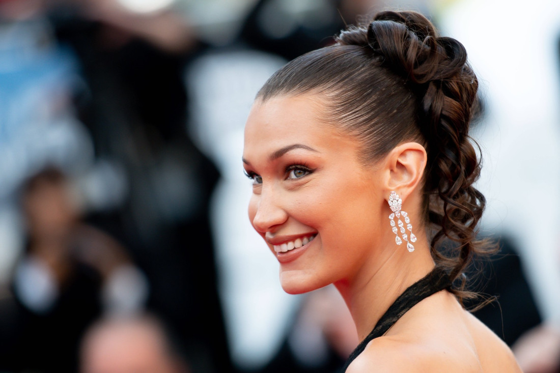 Bela Hadid se pojavila u crnoj kombinaciji u Los Anđelesu