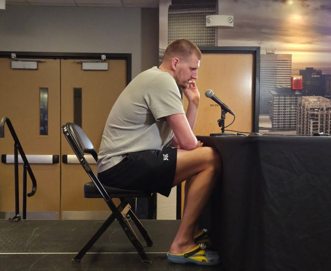 Jokić u kroksicama na konferenciji za medije