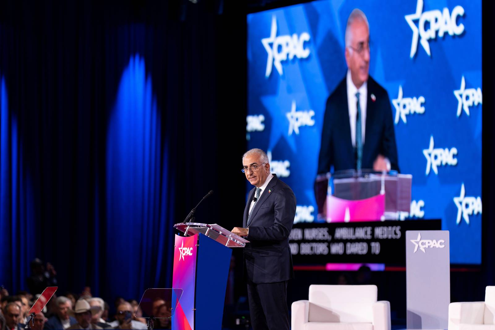 Reza Pahlavi pozdravljen burnim aplauzom na konferenciji američkih konzervativaca – Svet