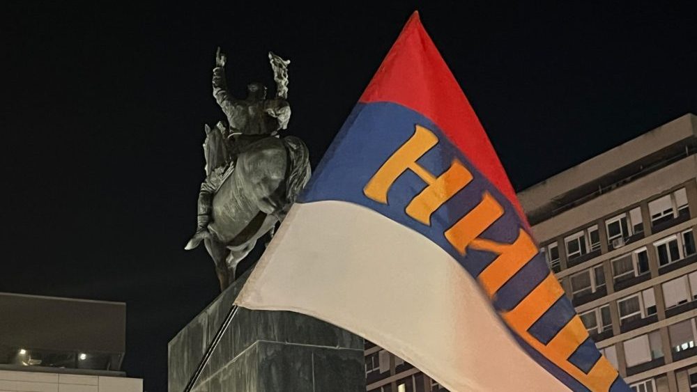 Više hiljada ljudi na protestu „Država, to smo mi“ u Nišu: Kome su studenti poručili da moraju  da „stanu zajedno“ u borbi protiv režima? – Društvo