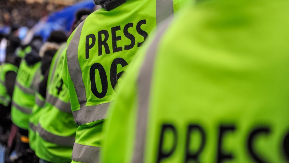 UNS: Neprihvatljivo privođenje fotoreportera u Loznici i ometanje novinara u Čačku