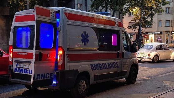 Automobil sleteo sa puta Raška–Kraljevo: Poginuo mladić, dvojica teško povređena