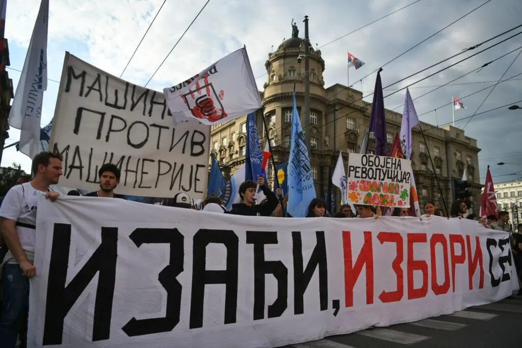 SNS više nije pojedinačno najjača stranka, pretekli ih studenti u tri opštine