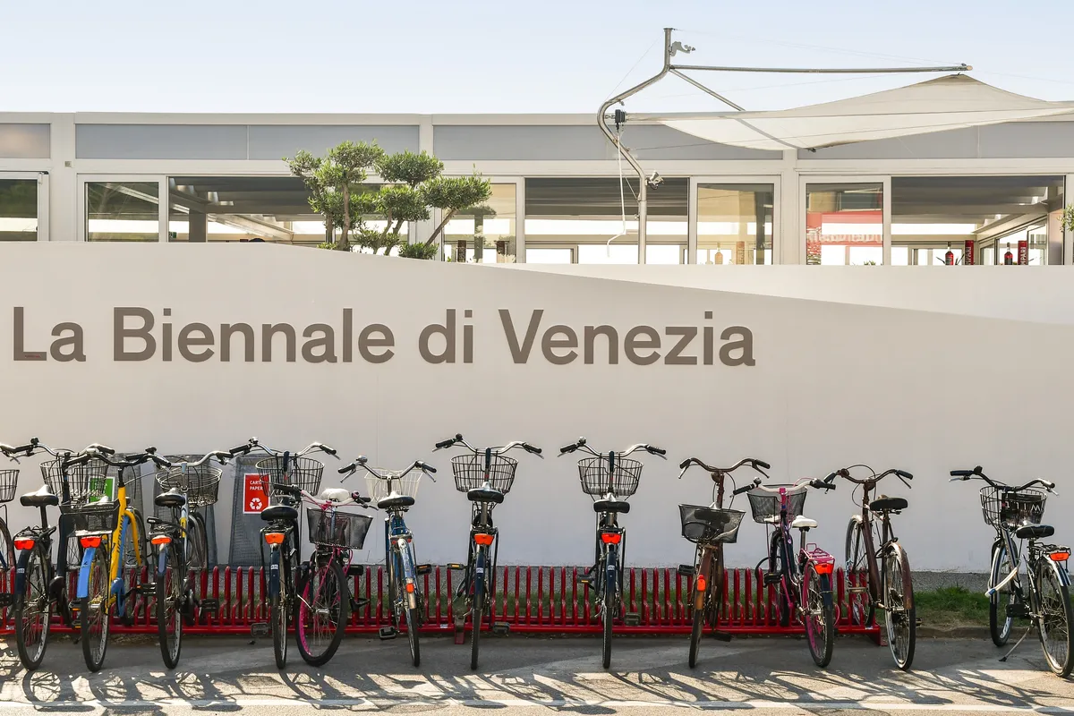 Žiri Venecijanskog bijenala podneo kolektivnu ostavku posle kontroverze o učešću Rusije