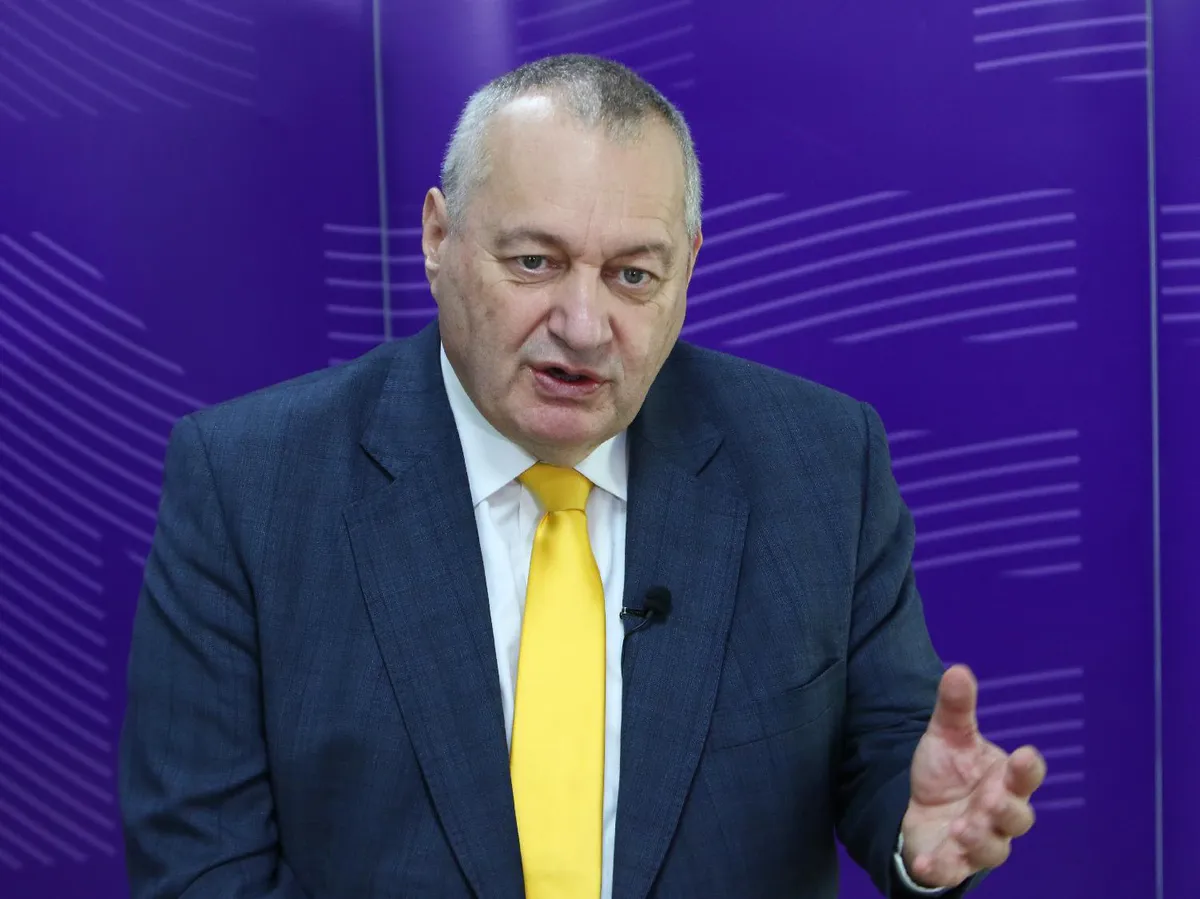 Da Vučić zaista ima prednost odavno bi raspisao izbore