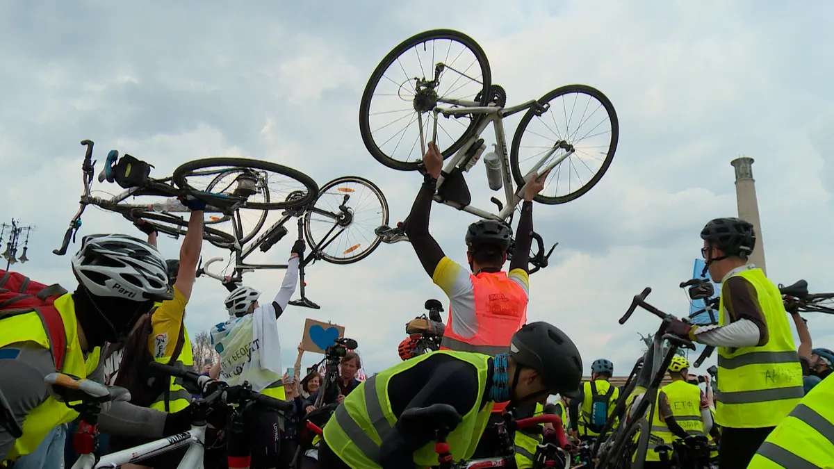 „Tura do Strazbura“ narednih dana na gradskim trgovima širom Srbije, ali i u Evropskom parlamentu – Vesti iz Srbije, regiona i sveta