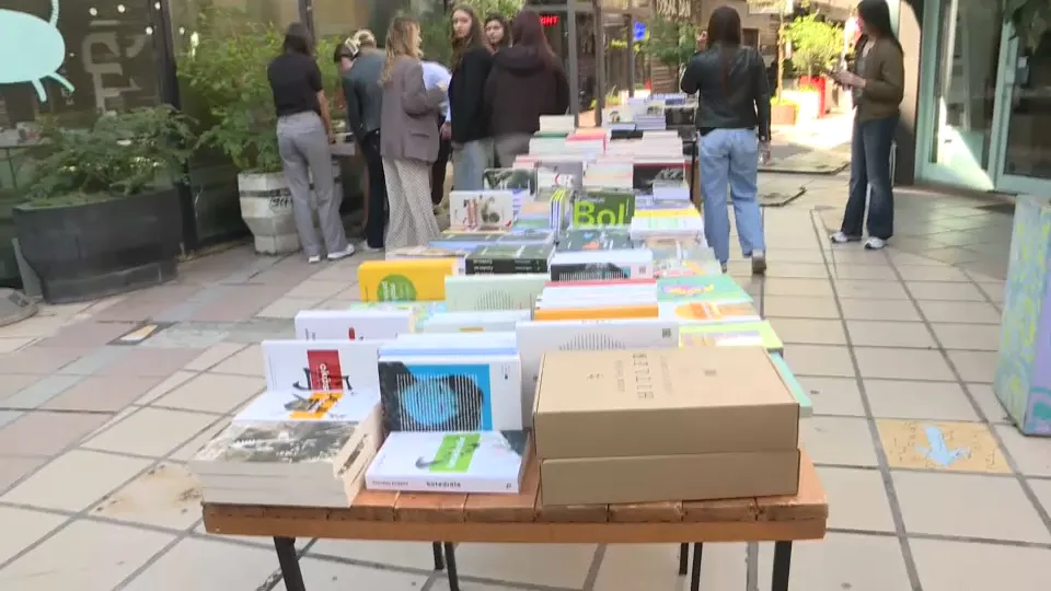 Humanitarni sajam knjiga u 16 gradova u Srbiji na poziv učenika: „Želimo da poništimo stereotip o mladima da ne čitaju“ – Vesti iz Srbije, regiona i sveta