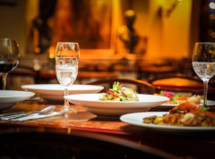 Španski lanac restorana “Mafija sedi za stolom” prinuđen da promeni ime