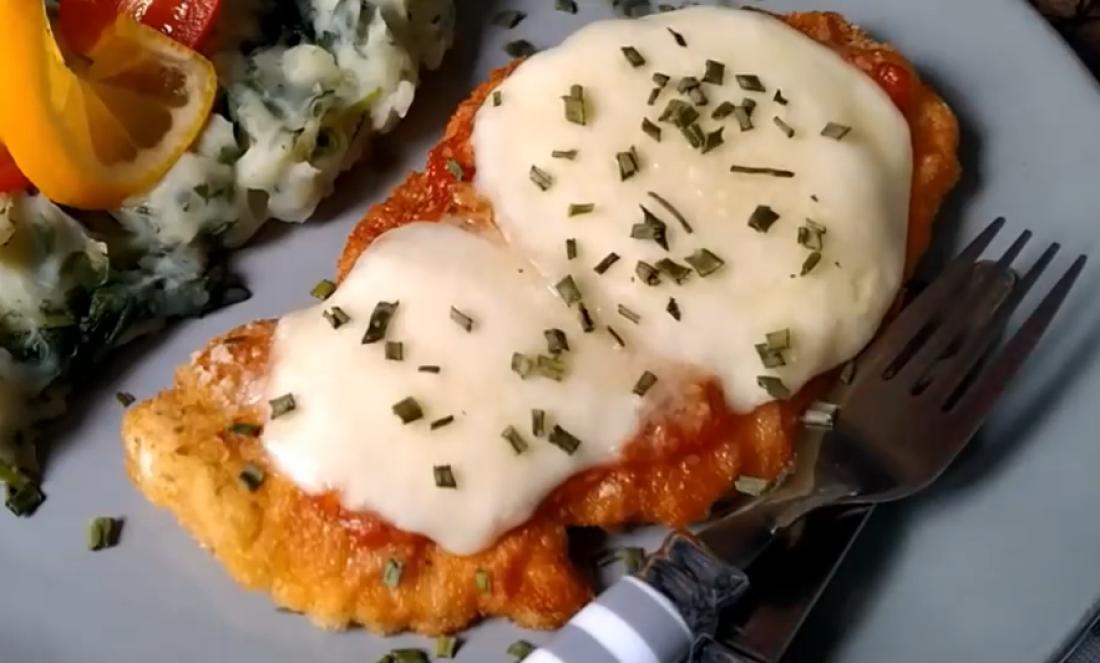 Recept dana za pohovanu piletinu sa parmezanom