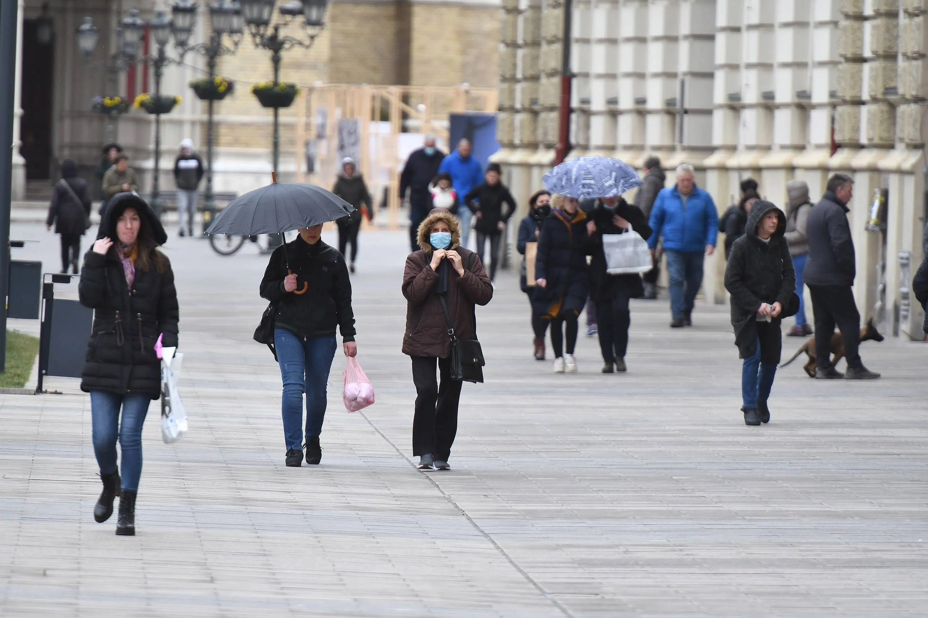 Vreme danas oblačno s kišom i kratkotrajnim lokalnim pljuskovima – Društvo