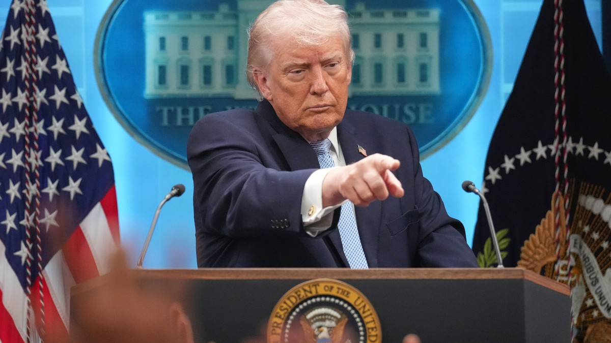 Blic uživo: Rijaliti Tramp 2.0: Gafovi i ultimatumi, šta će se desiti u 2 sata iza ponoći?