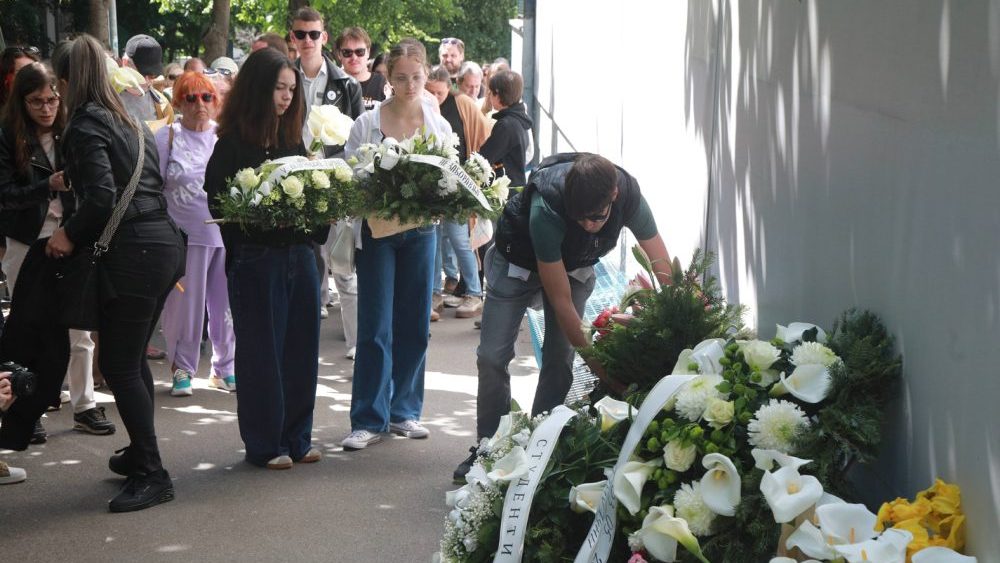 Nina Kobiljski, majka nastradale devojčice Eme: „Zlo u Ribnikaru nije počelo tog 3. maja, niti se tada završilo“ – Društvo