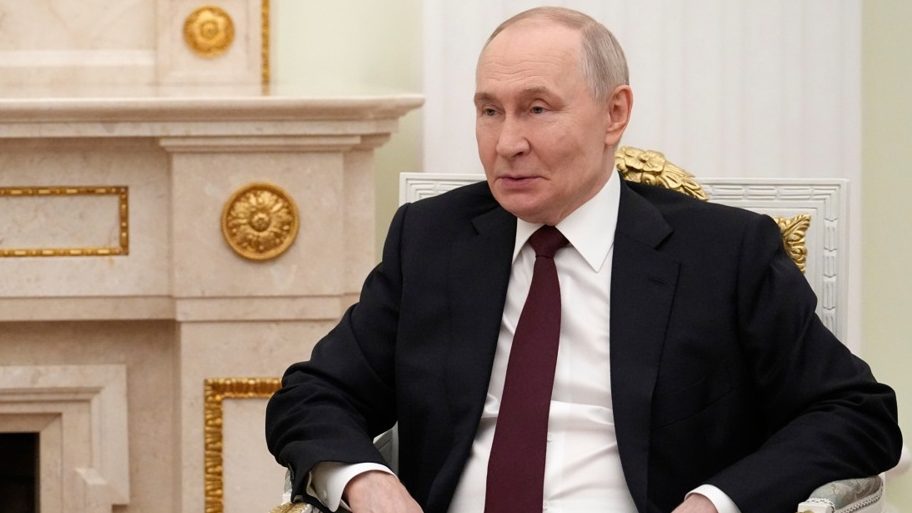 Ugrožena Putinova crnomorska rezidencija: Naftna mrlja se širi nakon ukrajinskih napada na rafineriju Tuapse (VIDEO) – Svet