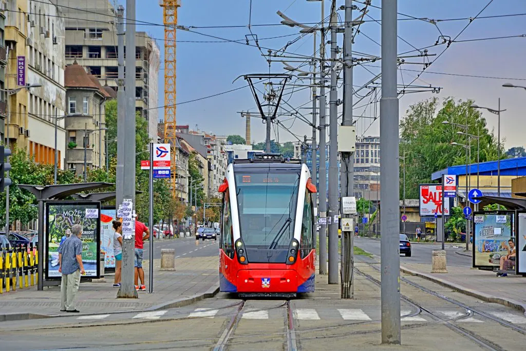 Svi beogradski tramvaji su u garaži ili na putu ka tamo, o tome nema obaveštenja na stanicama