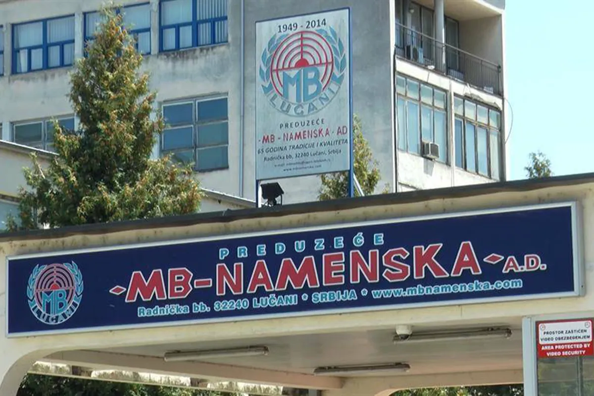 Radnici namenske fabrike u Lučanima dobili prvomajsku čestitku umanjenjem plate