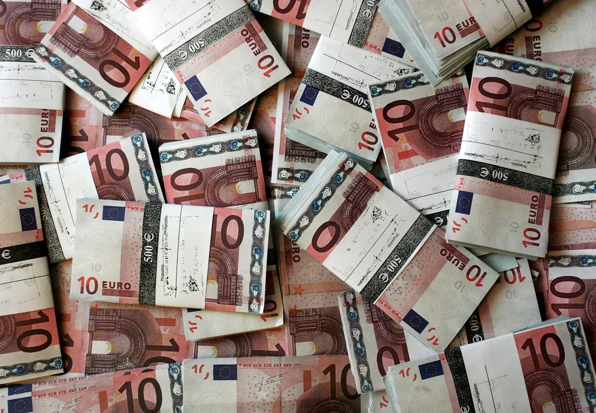 Javni dug Srbije na kraju marta 39,35 milijardi evra
