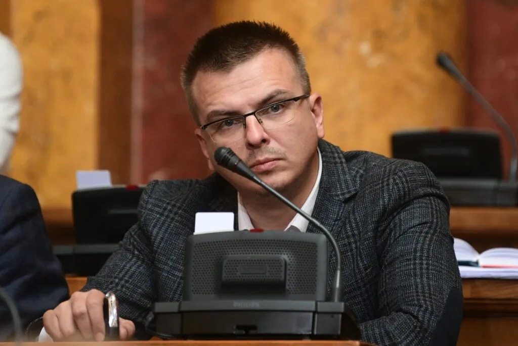 Parandilović nazvao Aleksandra Vučića srpskim Musolinijem pa dobio opomenu