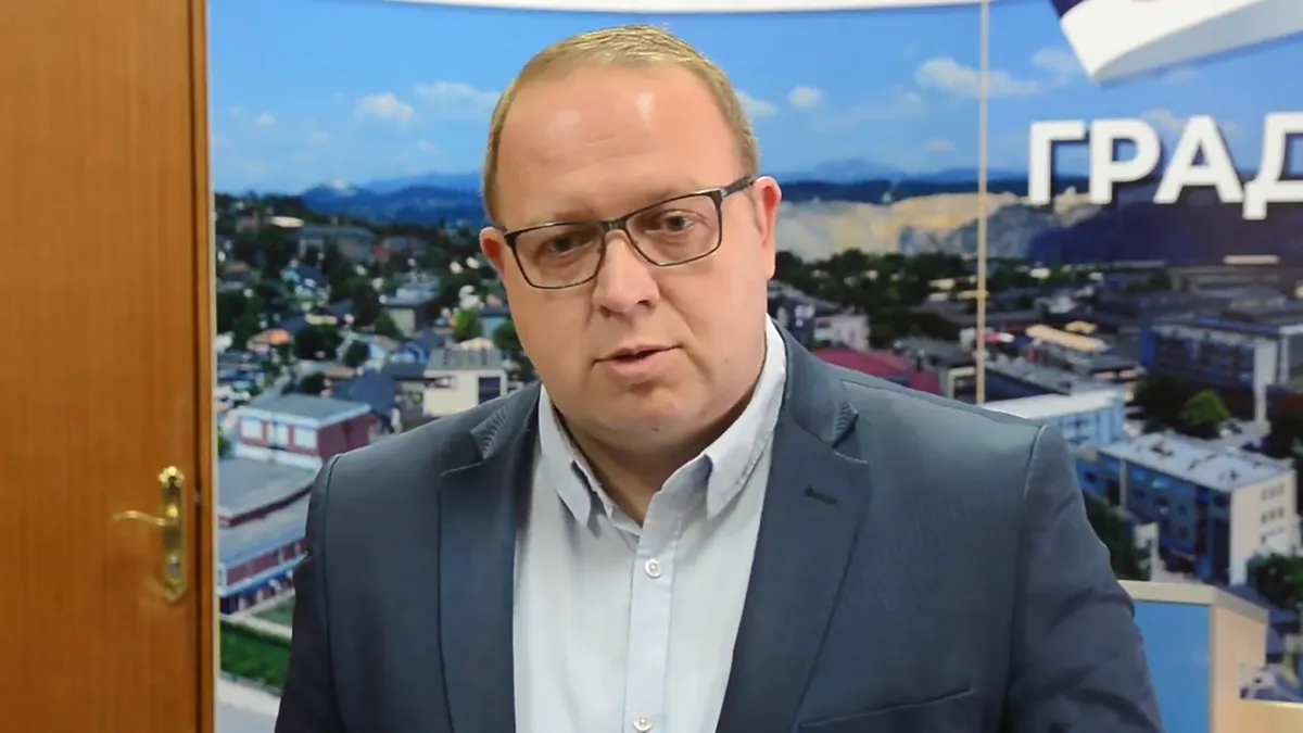 Vrh SNS u Boru uhapšen pod optužbama za korupciju: Još nema odgovora na pitanje zašto je policija čekala šest meseci da postupi po nalogu tužilaštva i da li je bilo političkog uticaja