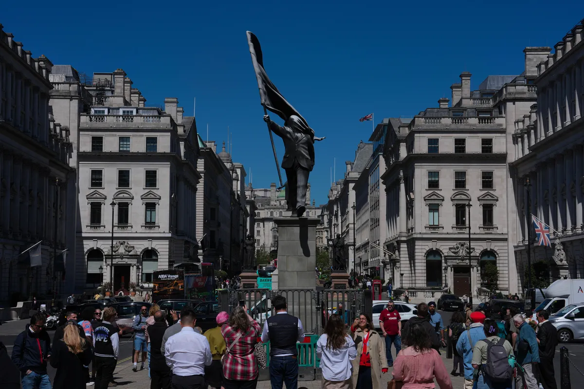 (FOTO) U centru Londona se pojavila nova skulptura Benksija