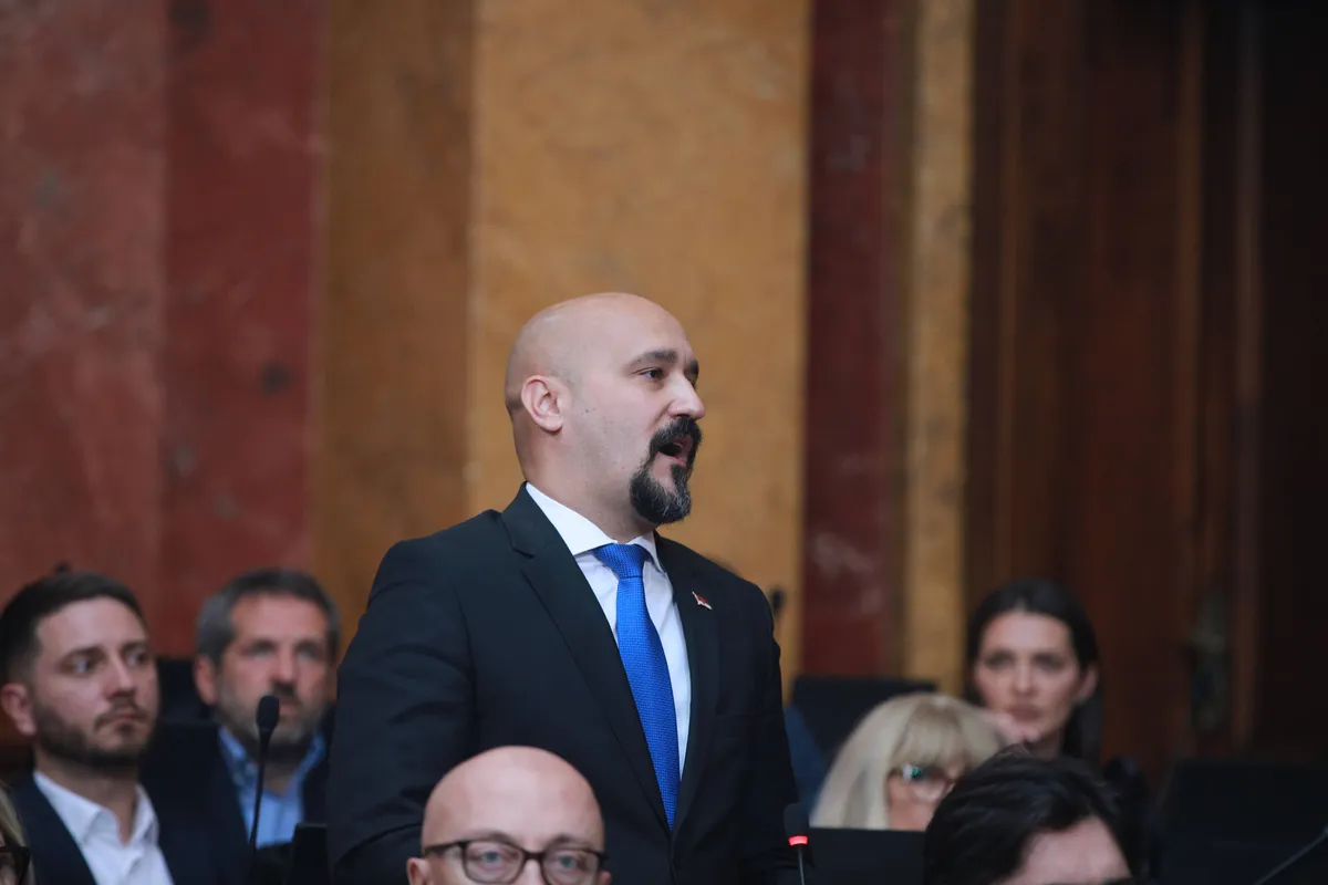Usvojeni „Petrašinovićevi zakoni“ u Skupštini
