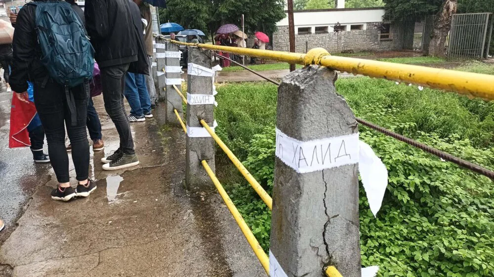 Obeležen Dan belih traka u znak sećanja na više od 3.000 ubijenih u prijedorskoj opštini – Region