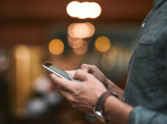 Ruski meteorolozi upozoravaju: Kada grmi – mobilni telefon može da eksplodira