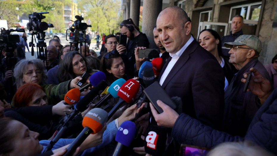 Bugarska predsednica Jotova nudi mandat Radevu